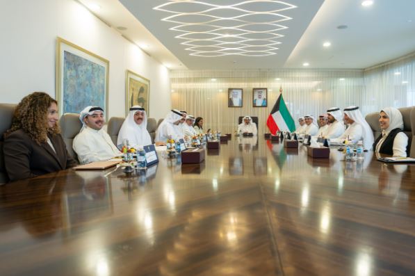 Kuwait PM chairs meeting on major development projects